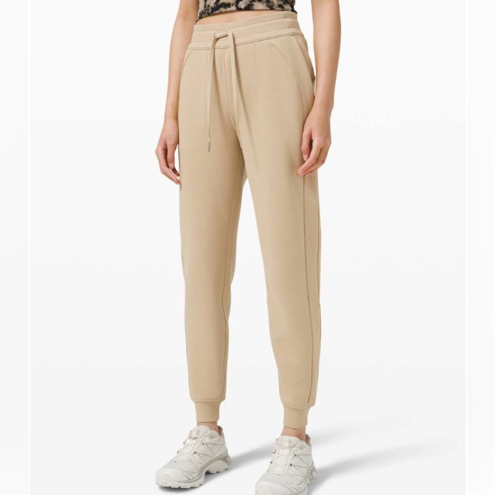 Lululemon Scuba High-Rise Jogger Size 2 in Trench (Khaki) *Fleece 28"